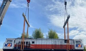 Dukung Kelancaran Peningkatan Mobilitas Masyarakat, KAI Logistik Kirim 7 Lokomotif ke Jawa