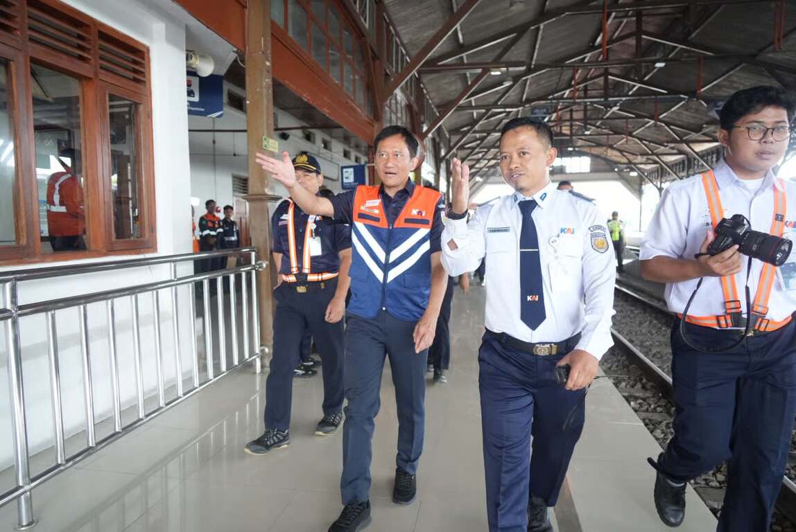 Pastikan Keandalan Prasarana dan Pelayanan Optimal Jelang Nataru 202526, KAI Bersama KNKT dan DJKA Kemenhub Lakukan Inspeksi