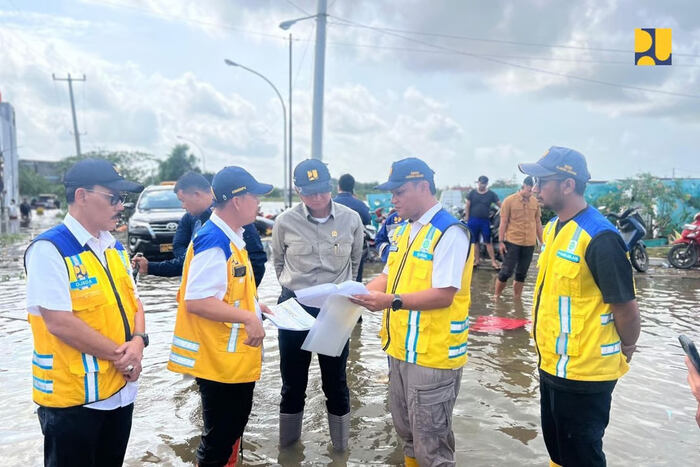 Tinjau Banjir Bekasi, Menteri PU Dody Hanggodo Pastikan Penanganan Terpadu Hulu–Hilir dan Kerahkan Pompa Mobile (1)