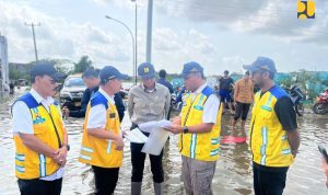 Tinjau Banjir Bekasi, Menteri PU Dody Hanggodo Pastikan Penanganan Terpadu Hulu–Hilir dan Kerahkan Pompa Mobile (1)