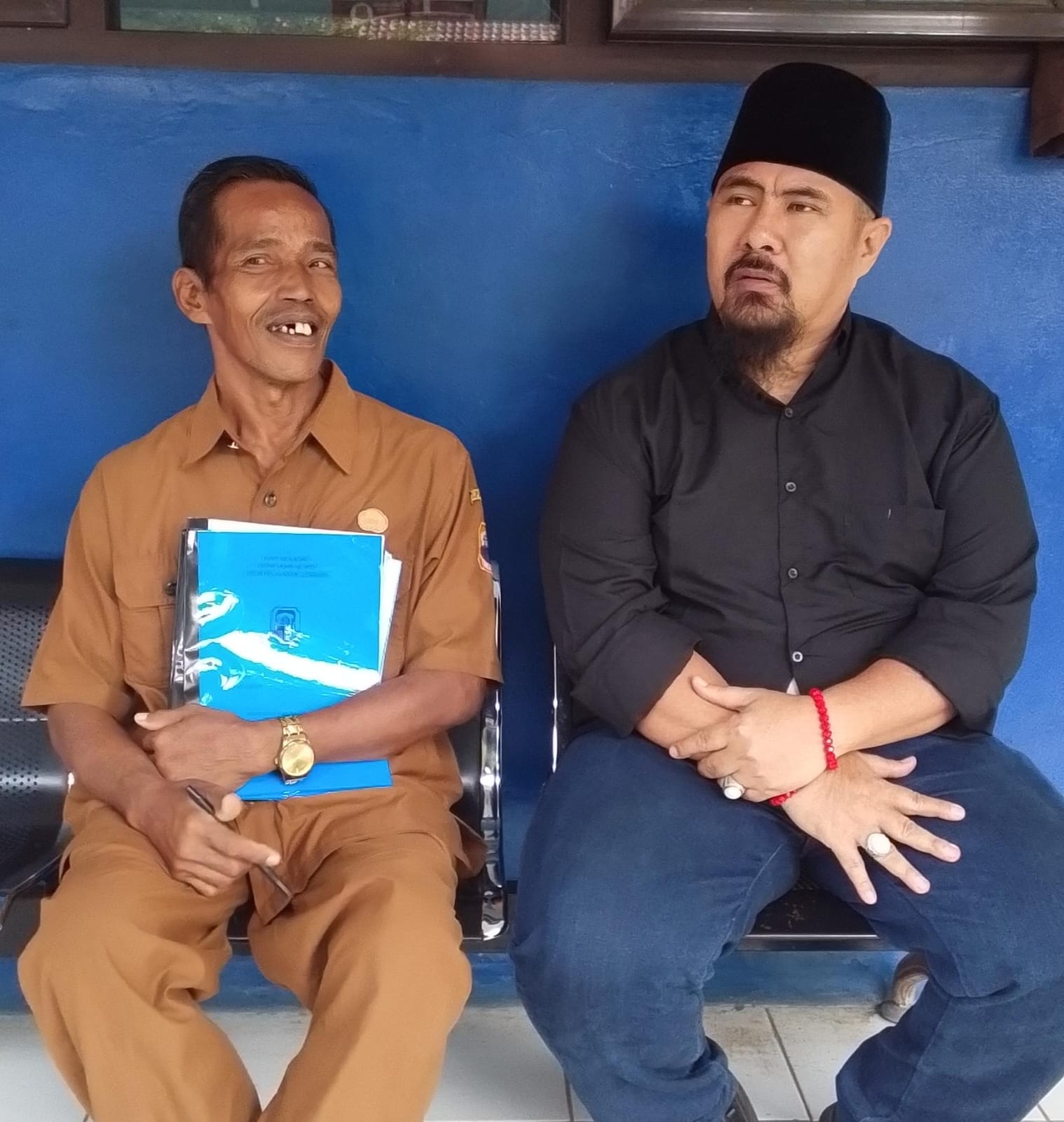 Cacang Hidayat(56) seorang guru Pegawai Pemerintah dengan Perjanjian Kerja(PPPK) Paruh Waktu di lingkungan Dinas Pendidikan Kabupaten Lebak