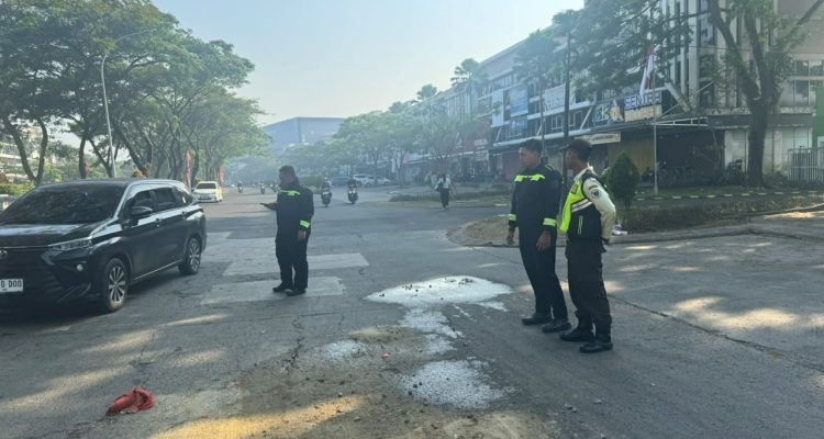 IMG-20260720-WA0054 Polresta Tangerang menyelidiki kecelakaan lalu lintas (lakalantas) antara kendaraan minibus dengan sepeda listrik di Jalan Raya