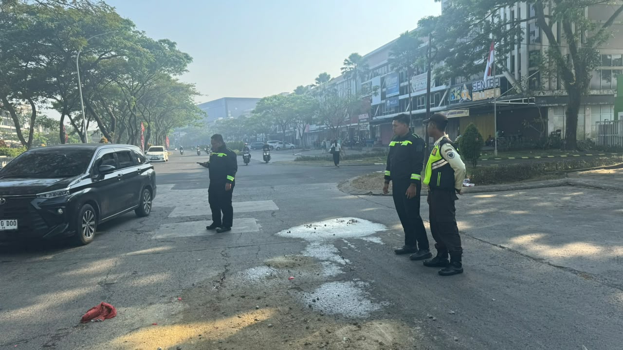 Polresta Tangerang menyelidiki kecelakaan lalu lintas (lakalantas) antara kendaraan minibus dengan sepeda listrik di Jalan Raya
