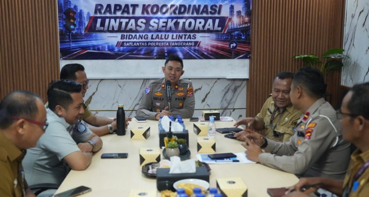 Satlantas Polresta Tangerang terus melakukan berbagai upaya untuk menekan angka kecelakaan lalu lintas. Salah satunya melalui Rapat Koordinasi Lintas Sektoral