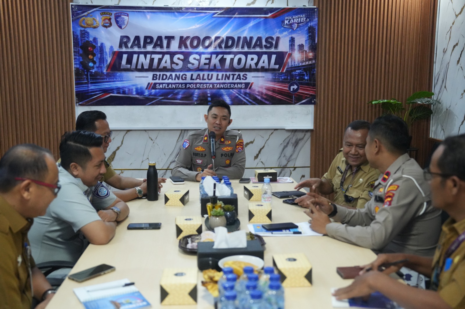 Satlantas Polresta Tangerang terus melakukan berbagai upaya untuk menekan angka kecelakaan lalu lintas. Salah satunya melalui Rapat Koordinasi Lintas Sektoral