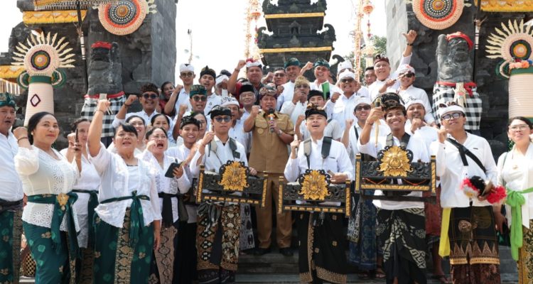 Bupati Tangerang Moch. Maesyal Rasyid meresmikan Pura Parahyangan Agung Bhuwana Raksati yang berlokasi di Desa Sodong, Kecamatan Tigaraksa