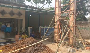 Proyek Sarana Air Bersih (SAB) dari Dinas Perumahan, Permukiman Dan Pemakaman (DPPP) Kabupaten Tangerang yang berlokasi di depan Musholah Nurul Iman Kampung Cibugel RT 022/002 Desa Bojongloa, Cisoka