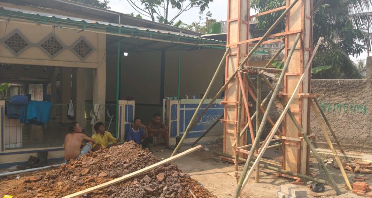 Proyek Sarana Air Bersih (SAB) dari Dinas Perumahan, Permukiman Dan Pemakaman (DPPP) Kabupaten Tangerang yang berlokasi di depan Musholah Nurul Iman Kampung Cibugel RT 022/002 Desa Bojongloa, Cisoka