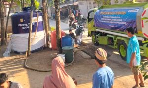 fenomena kekeringan parah, pasokan air bersih di pemukiman warga menyusut drastis hingga memicu status darurat air di beberapa daerah, salah satunya di Desa Margasari, Kecamatan Tigaraksa