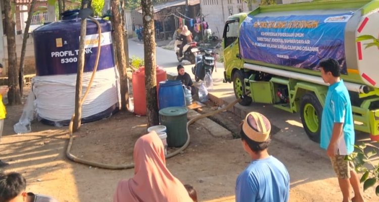 fenomena kekeringan parah, pasokan air bersih di pemukiman warga menyusut drastis hingga memicu status darurat air di beberapa daerah, salah satunya di Desa Margasari, Kecamatan Tigaraksa