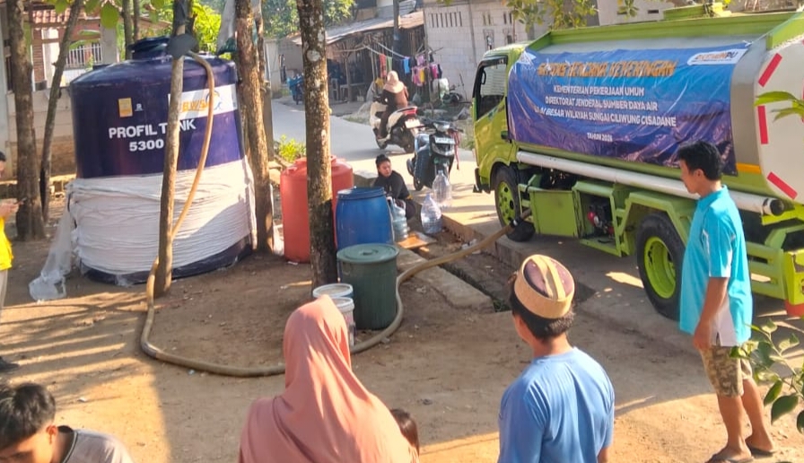 fenomena kekeringan parah, pasokan air bersih di pemukiman warga menyusut drastis hingga memicu status darurat air di beberapa daerah, salah satunya di Desa Margasari, Kecamatan Tigaraksa