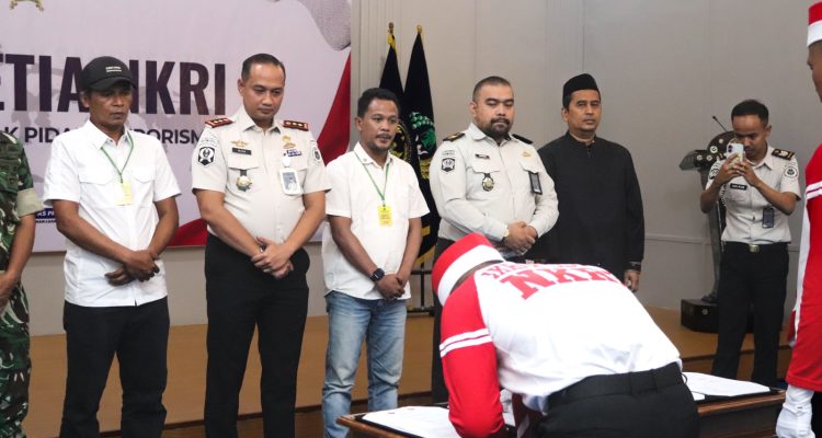 Lapas Kelas IIA Serang melaksanakan kegiatan Ikrar Setia kepada Negara Kesatuan Republik Indonesia sebagai bagian dari upaya pembinaan kepribadian dan penguatan wawasan kebangsaan bagi warga binaan