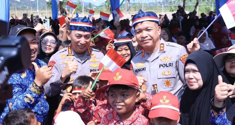 Kapolri Jenderal Polisi Drs. Listyo Sigit Prabowo meresmikan pembangunan dan revitalisasi Jembatan Merah Putih Presisi yang bertempat di Bayah-Cikotok, Kampung Bayah Satu, RT 05/RW 04, Desa Bayah Barat