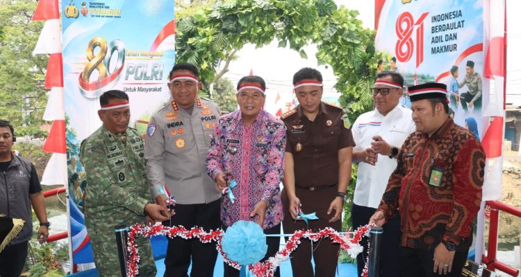 Polresta Tangerang telah membangun dan merevitalisasi 14 jembatan merah putih. Rinciannya, tiga unit dibangun dan sebelas unit direvitalisasi.