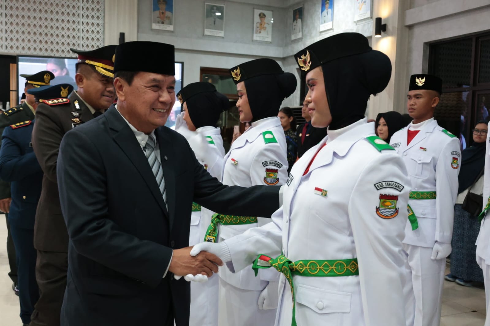 Bupati Tangerang Moch. Maesyal Rasyid mengukuhkan sebanyak 54 anggota Pasukan Pengibar Bendera Pusaka (Paskibraka) Kabupaten Tangerang