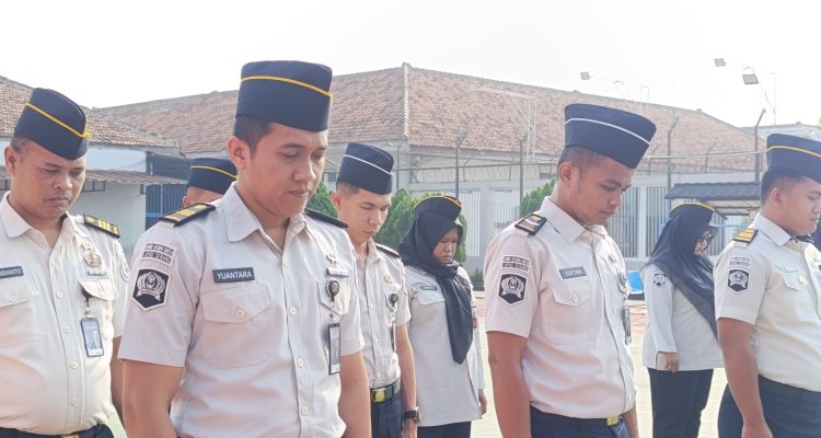 Kepala Lapas Kelas IIA Serang, Rico Stive, memimpin langsung apel dan menyampaikan duka cita mendalam atas gugurnya tiga Aparatur Sipil Negara (ASN) di Kabupaten Jayawijaya, Papua Pegunungan