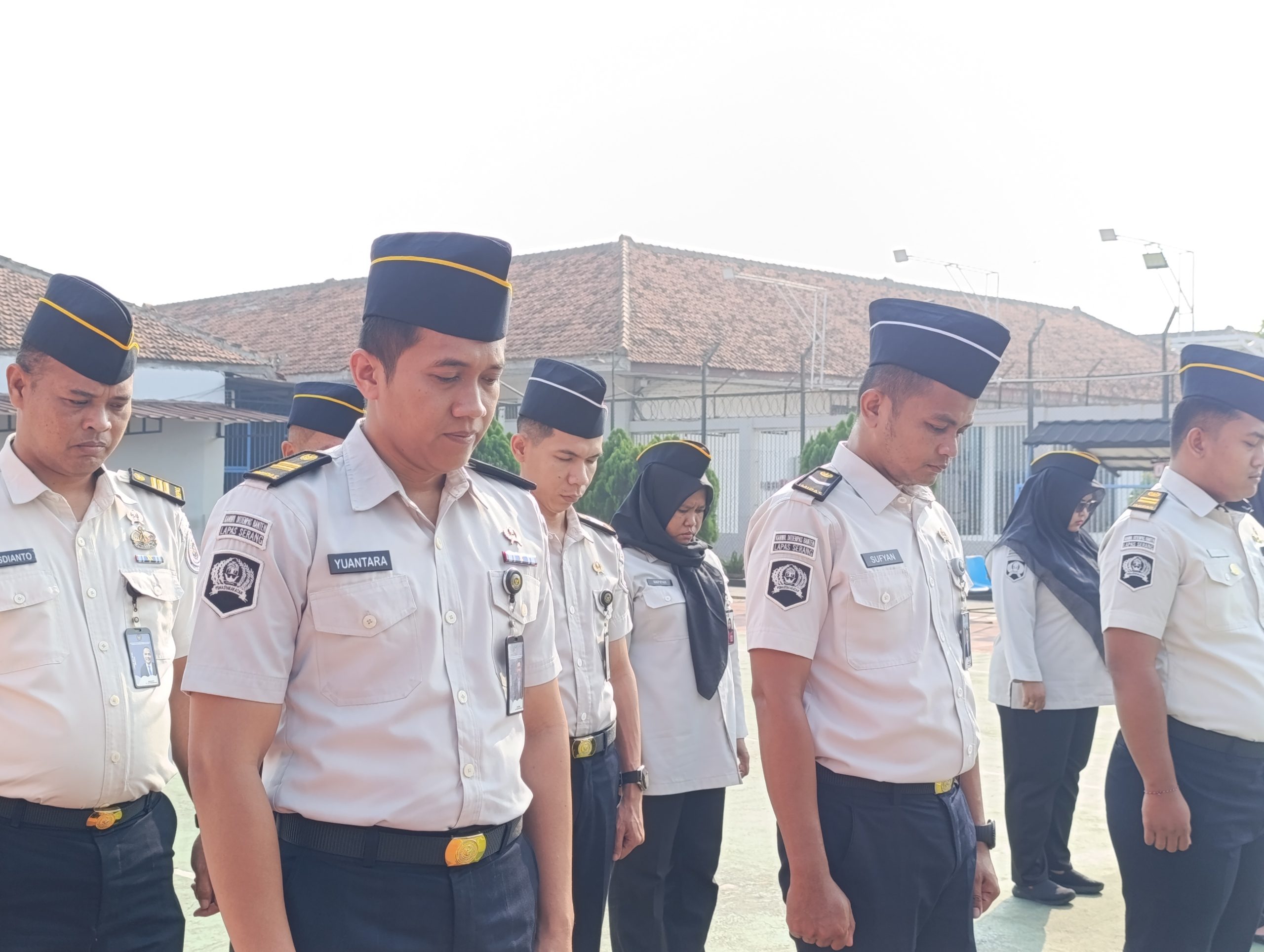 IMG-20260914-WA0047 Kepala Lapas Kelas IIA Serang, Rico Stive, memimpin langsung apel dan menyampaikan duka cita mendalam atas gugurnya tiga Aparatur Sipil Negara (ASN) di Kabupaten Jayawijaya, Papua Pegunungan
