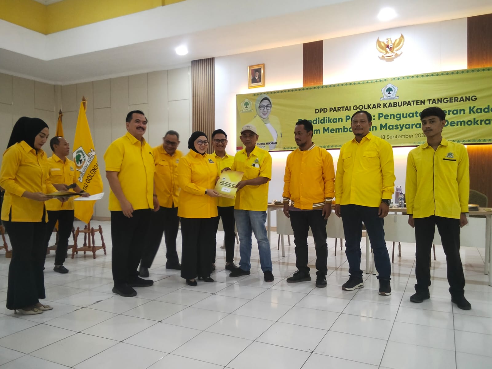 DPD Partai Golkar Kabupaten Tangerang secara resmi menyerahkan Surat Keputusan (SK) kepada 29 Pengurus Kecamatan (PK) se-Kabupaten Tangerang masa kepengurusan 2026-2031.