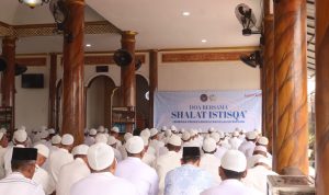 Lembaga Pemasyarakatan (Lapas) Kelas IIA Serang melaksanakan Sholat Istisqa bersama warga binaan di Masjid At-Tawwabbin