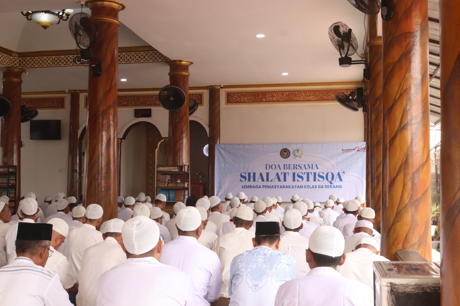 IMG-20260918-WA0047 Lembaga Pemasyarakatan (Lapas) Kelas IIA Serang melaksanakan Sholat Istisqa bersama warga binaan di Masjid At-Tawwabbin
