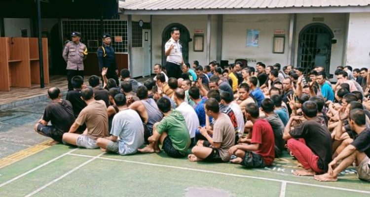 Rumah Tahanan Negara (Rutan) Kelas IIB Serang menggelar penggeledahan dan razia gabungan bersama Aparat Penegak Hukum