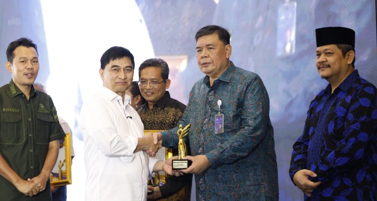 Bank Banten kembali mendapatkan apresiasi atas komitmennya dalam berinovasi serta memperkuat sinergi dan kolaborasi dengan berbagai pemangku kepentingan melalui ajang Radar Banten Award 2026