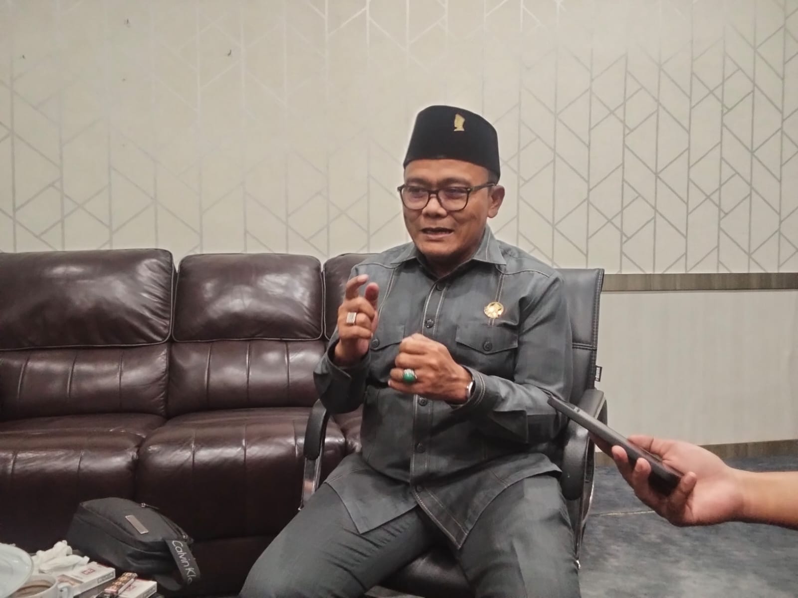 Wakil Ketua I DPRD Kabupaten Tangerang, H. Kholid Ismail mendorong pengawasan lebih ketat terhadap titik-titik pembuangan limbah di sepanjang Sungai Cimanceuri