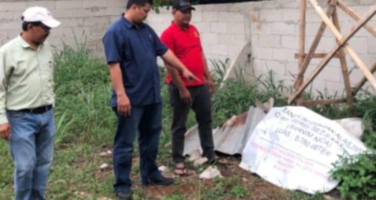 Penyidik Unit Harta Benda (Harda) Satuan Reserse Kriminal Polres Tangerang Selatan melakukan olah Tempat Kejadian Perkara (TKP)