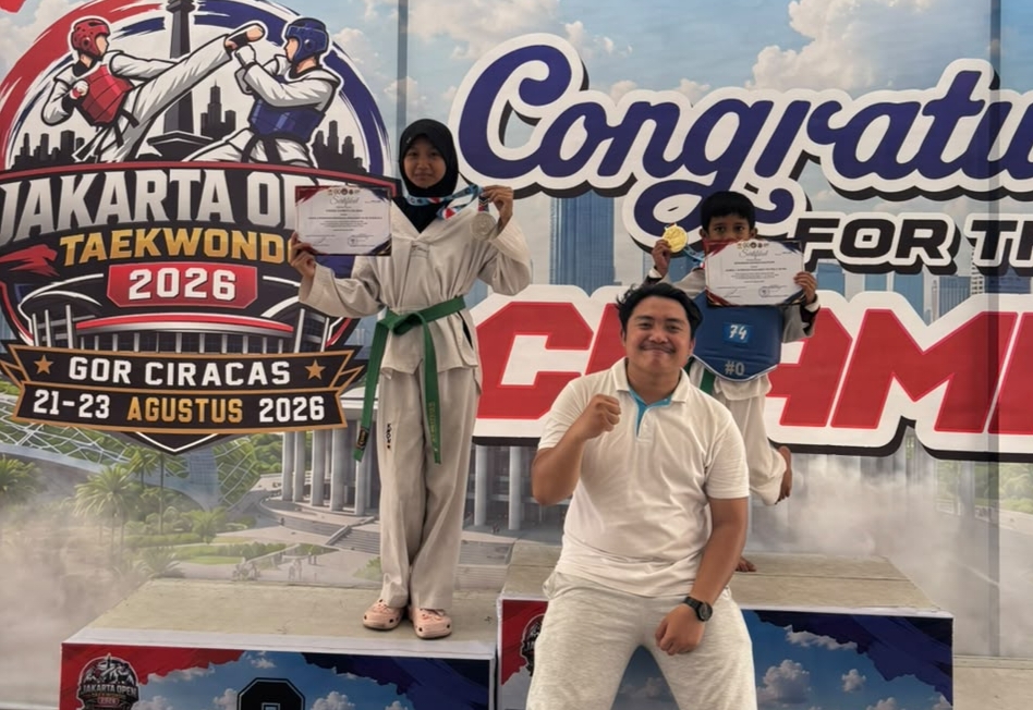 SDIT BMUQ) Kota Bekasi berhasil meraih medali emas dan perak pada ajang Jakarta Open Championship 2026 tingkat Nasional cabang olahraga Taekwondo