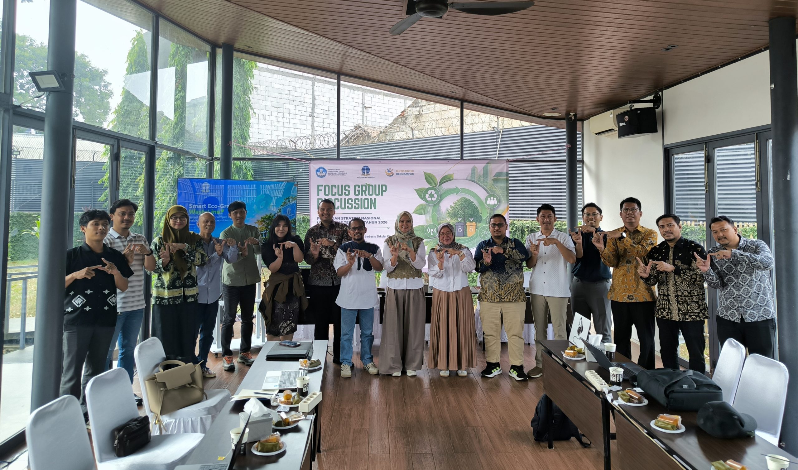 Kegiatan Focus Group Discussion (FGD) Penelitian Strategi Nasional bertajuk “Smart Eco-Green WasteLine: Sistem Pengelolaan Sampah Cerdas Berbasis Sirkular Ekonomi Komunitas”