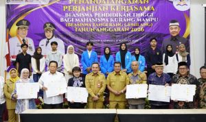 Acara yang berlangsung di Ballroom Yasmin, Kelurahan Binong, Kecamatan Curug, Senin (31/08/26) ini dilakukan oleh Sekretaris Daerah Kabupaten Tangerang Soma Atmaja dan disaksikan langsung oleh Bupati Tangerang Moch. Maesyal Rasyid.