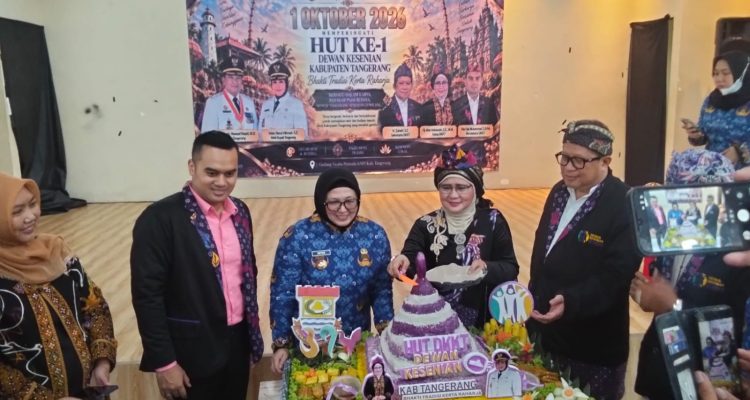 Wakil Bupati Tangerang Intan Nurul Hikmah menghadiri puncak peringatan Hari Ulang Tahun (HUT) ke-1 Dewan Kesenian Kabupaten Tangerang (DKKT)