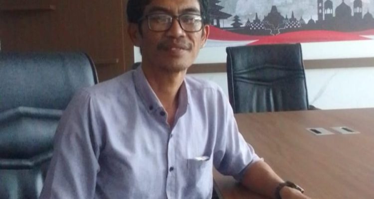 Ketua Umum LSM Gema Rakyat Indonesia (GARI), Hendra Primitif menyoroti ketidakhadiran Kepala Organisasi Perangkat Daerah (OPD) dalam Rapat Dengar Pendapat