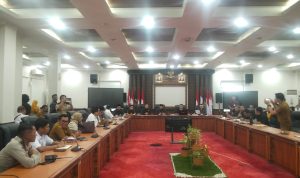 Rapat dipimpin langsung Ketua Komisi I Bimo Mahfudz Fudianto, SH, MH didampingi Sekretaris Dicky Setiawan serta Anggota H.M Nur Rojab, Ria Nurhijriah, Imam Sucipto, Fikri Faiz Muhammad, dan Hj. Aida Hubaedah.