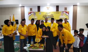 Ketua DPD Partai Golkar Kabupaten Tangerang, Intan Nurul Hikmah dan dilanjutkan dengan doa bersama, tasyakuran, pemotongan tumpeng, serta santunan anak yatim di Kantor DPD Partai Golkar Kabupaten Tangerang