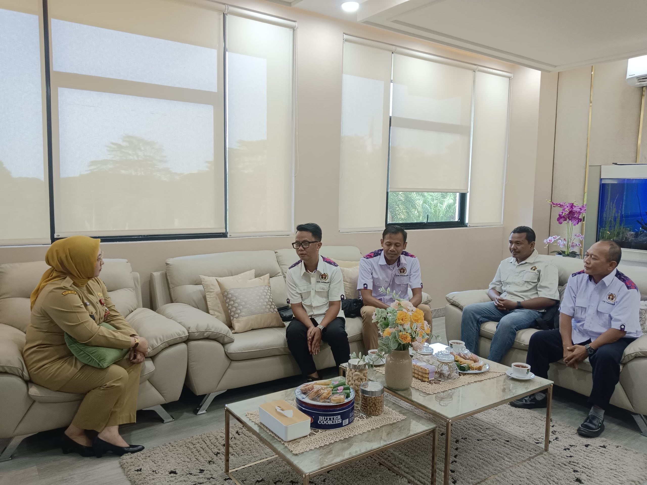 Wakil Bupati Tangerang, Intan Nurul Hikmah menerima langsung pengurus Persatuan Wartawan Indonesia (PWI) Kabupaten Tangerang periode 2026-2029 di ruang kerjanya